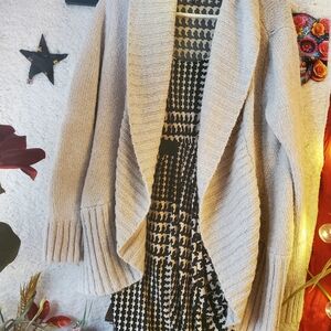 Daisy Fuentes Cream Long Sleeve Cardigan